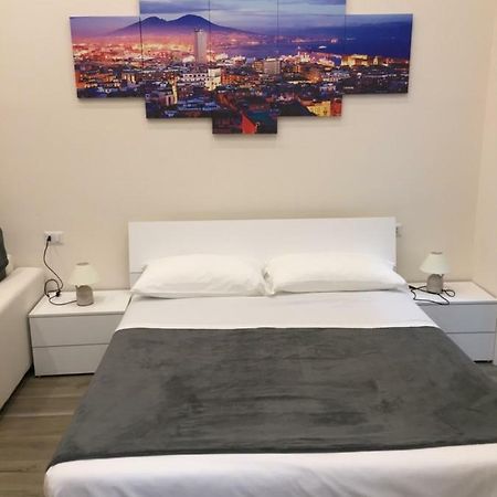 Bed and Breakfast Garibaldi Station 2Punto0 à Naples Extérieur photo