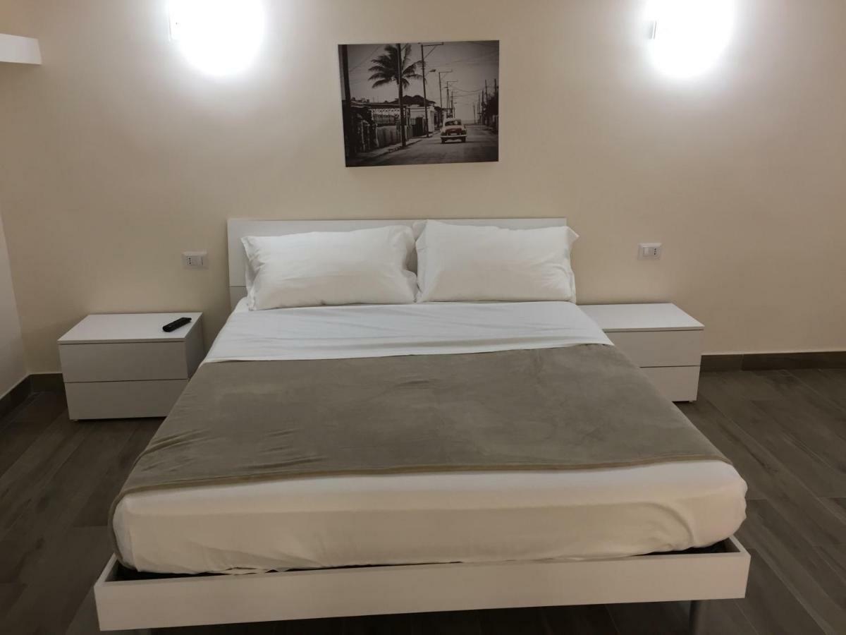 Bed and Breakfast Garibaldi Station 2Punto0 à Naples Extérieur photo